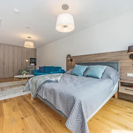 Bh Properties, Teatr Wybrzeze Srodmiescie *