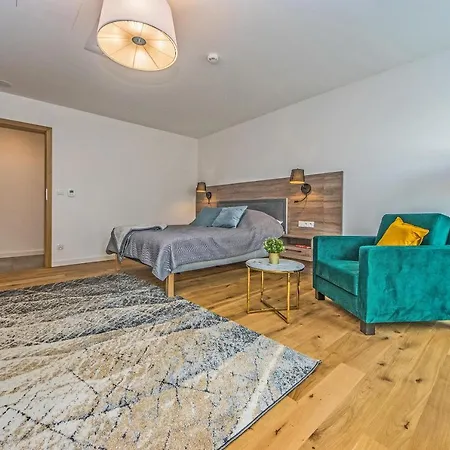 Bh Properties, Teatr Wybrzeze Srodmiescie 아파트