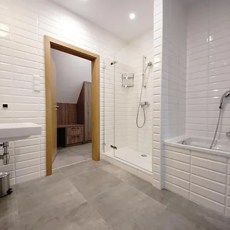 Bh Properties, Teatr Wybrzeze Srodmiescie アパート *
