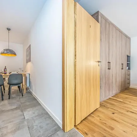 Bh Properties, Teatr Wybrzeze Srodmiescie Lejlighed